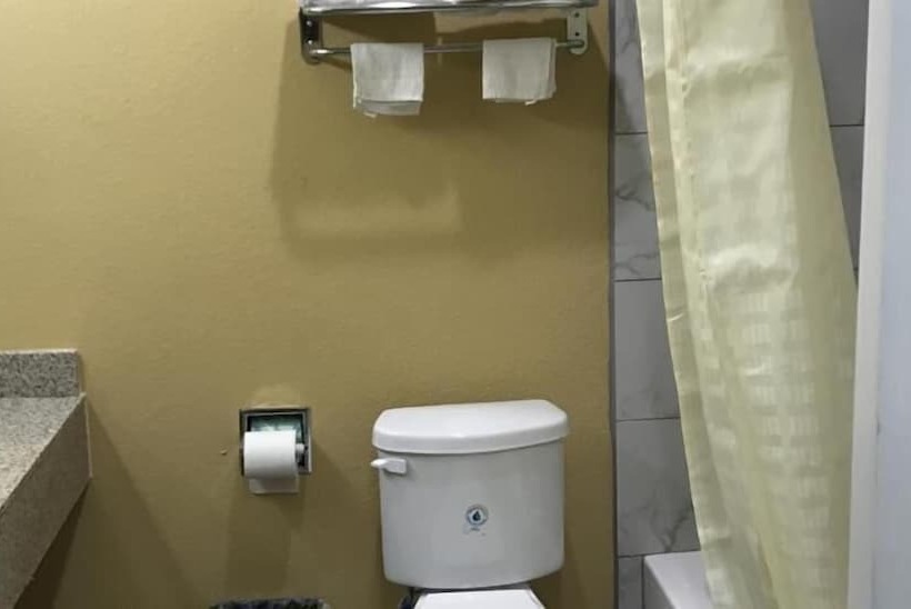 מוטל Deluxe Inn & Suites   Baytown