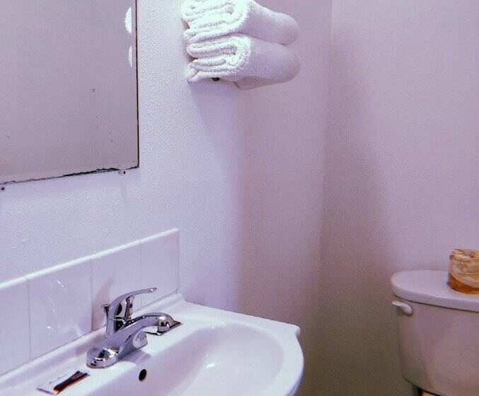 فندق على الطريق Desert Inn