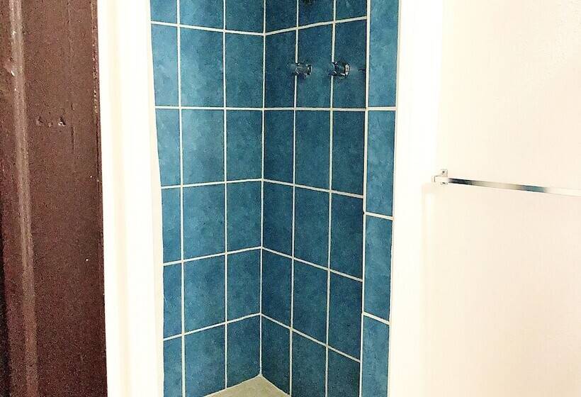 فندق على الطريق Desert Inn