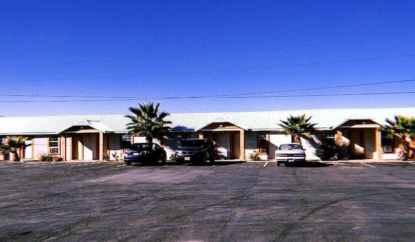 فندق على الطريق Desert Inn