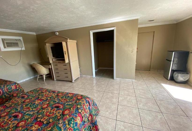 فندق على الطريق Economy Inn