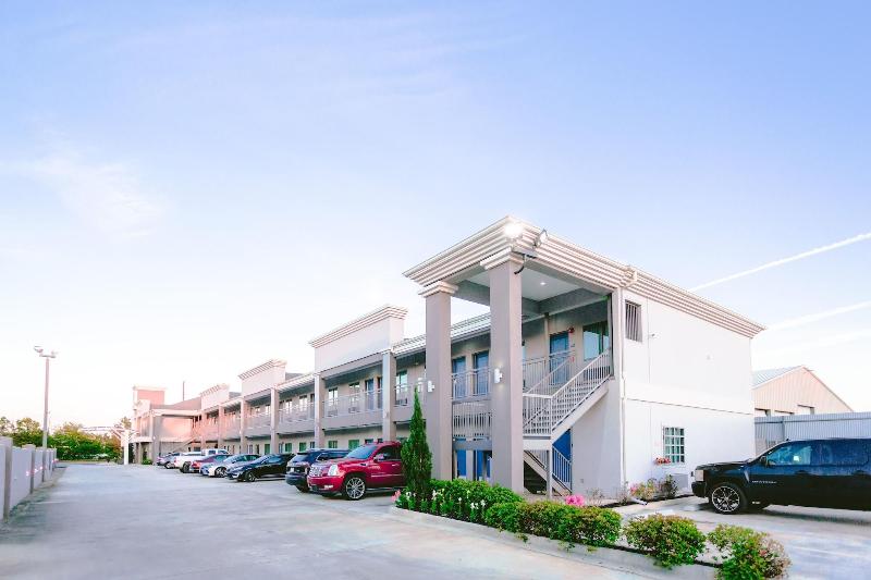 فندق على الطريق Express Inn  Spring