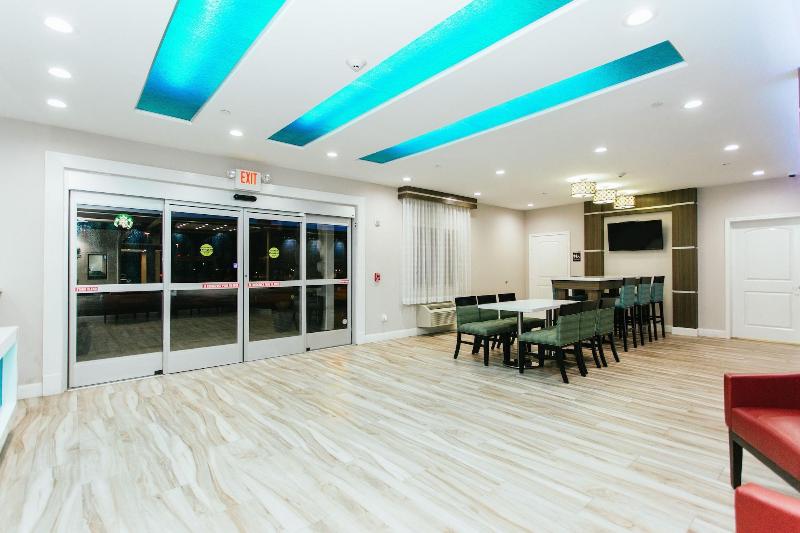 فندق على الطريق Express Inn  Spring