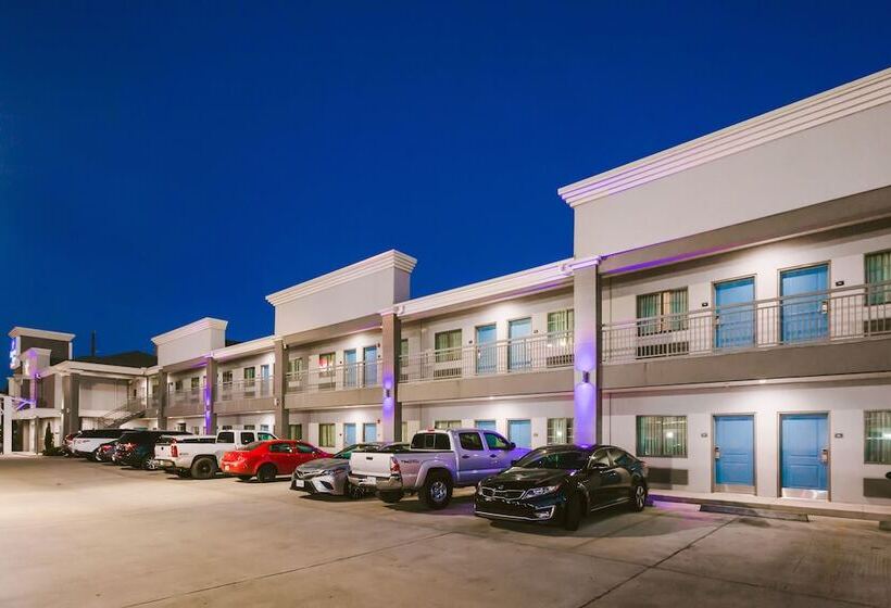 فندق على الطريق Express Inn  Spring