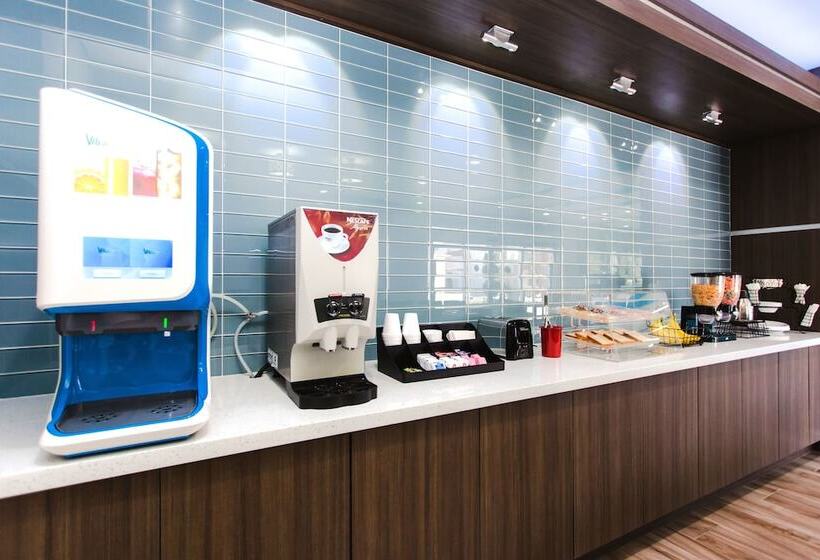 فندق على الطريق Express Inn  Spring