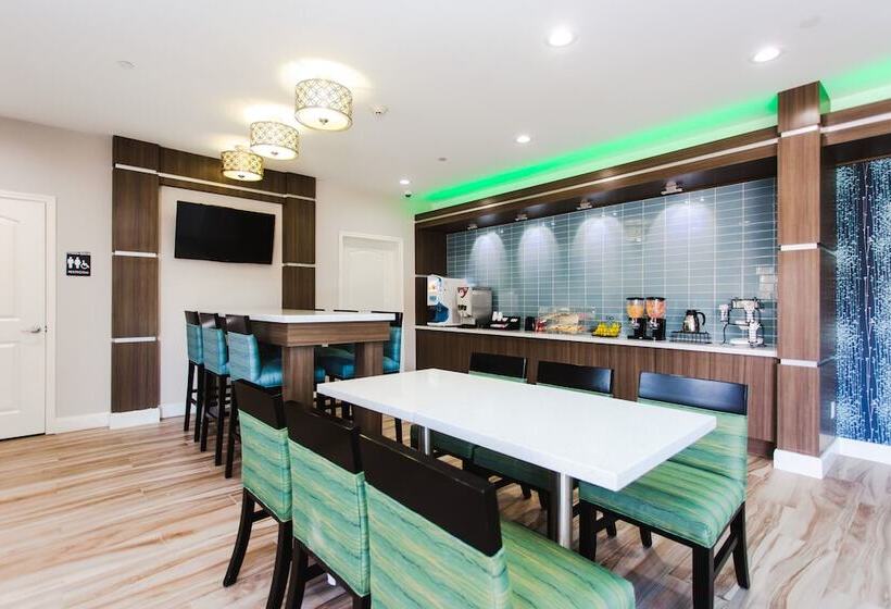 فندق على الطريق Express Inn  Spring