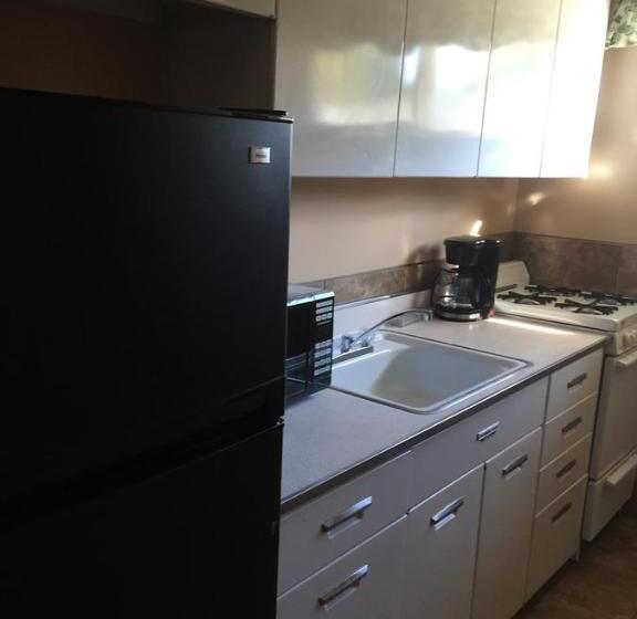 فندق على الطريق Harrison Inn