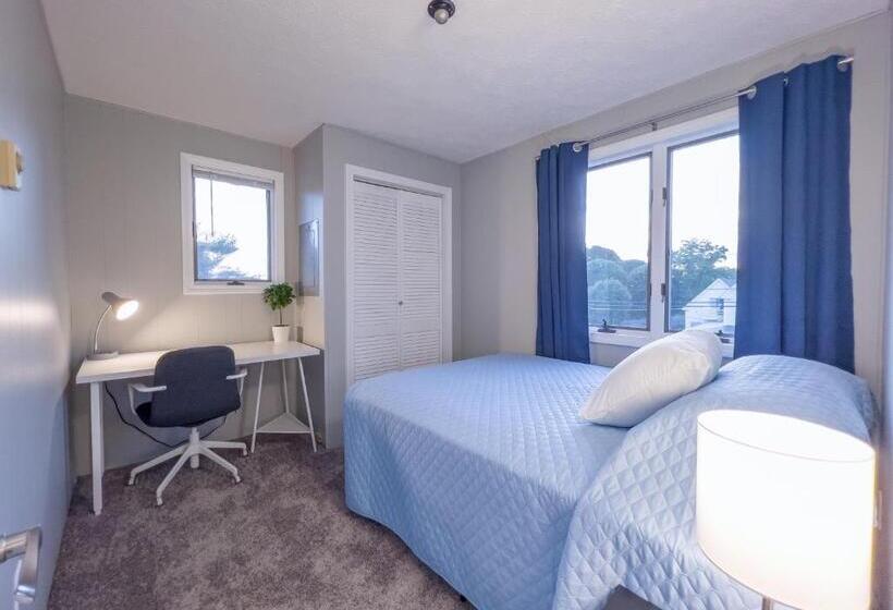 فندق على الطريق Inn Between The Beaches & Villager