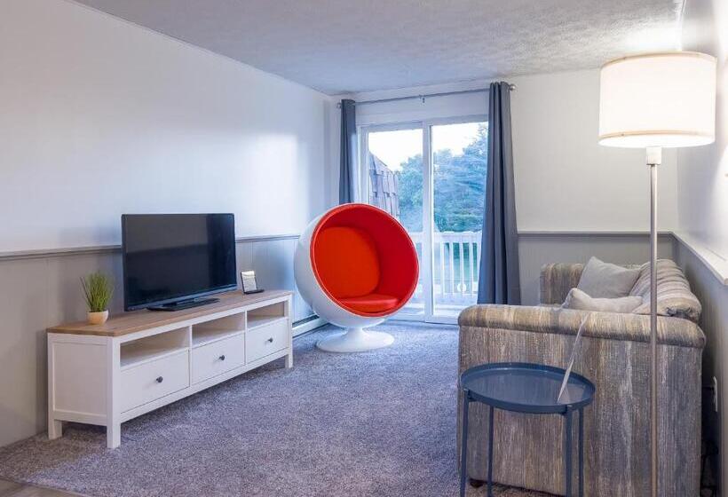 فندق على الطريق Inn Between The Beaches & Villager