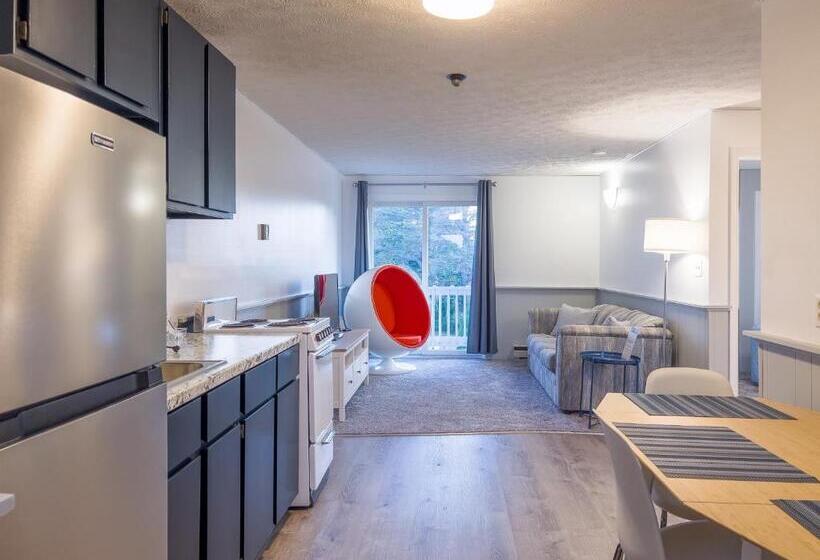 فندق على الطريق Inn Between The Beaches & Villager