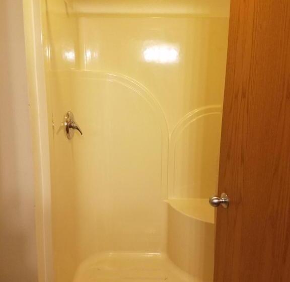 فندق على الطريق Inn Of The Pines