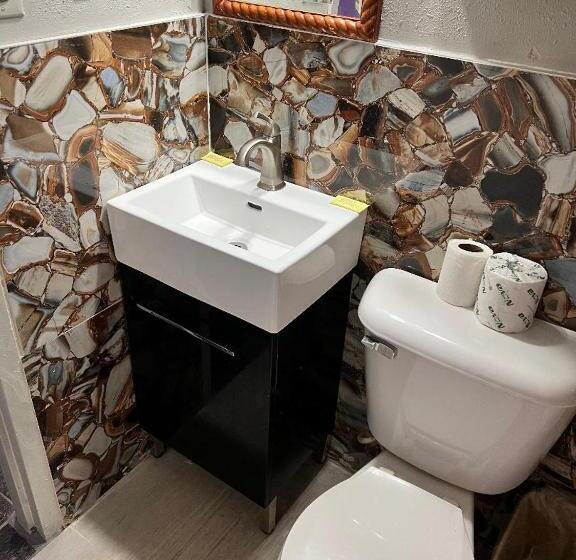 فندق على الطريق Miami Inn & Suites