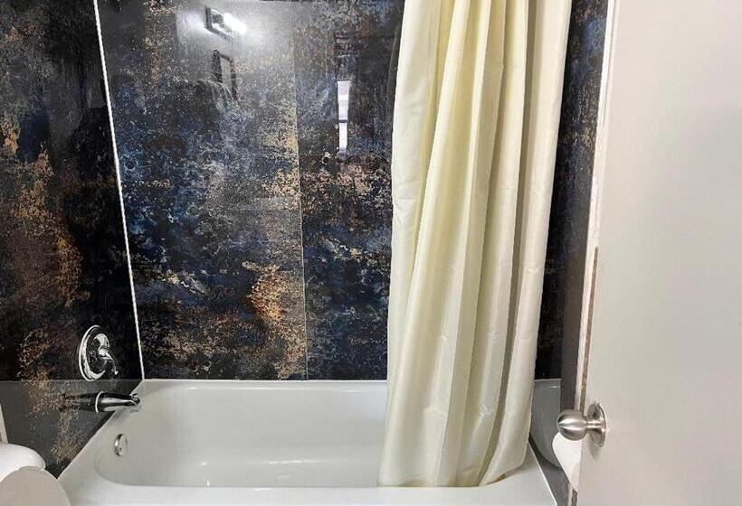 فندق على الطريق Miami Inn & Suites