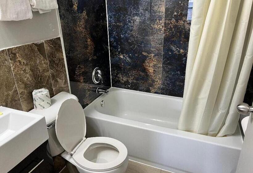 فندق على الطريق Miami Inn & Suites