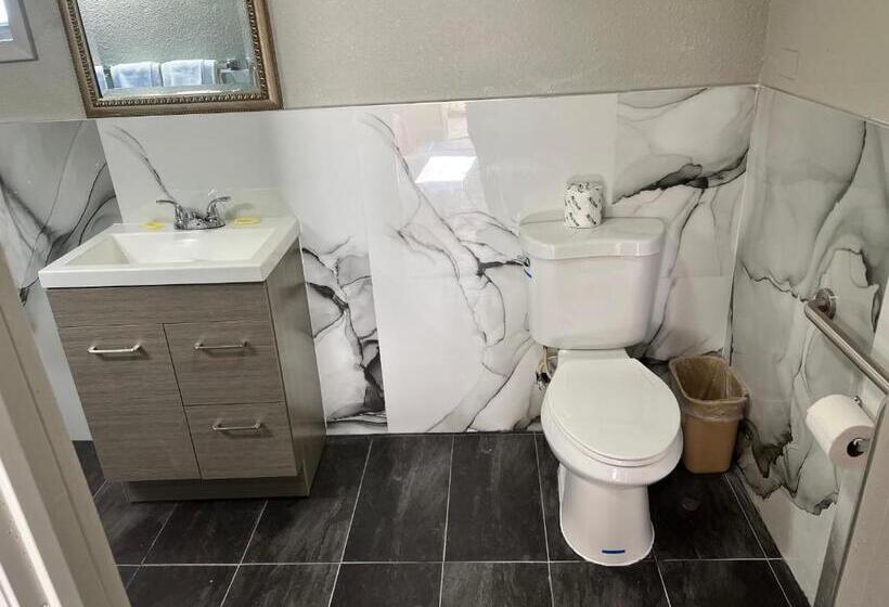 فندق على الطريق Miami Inn & Suites