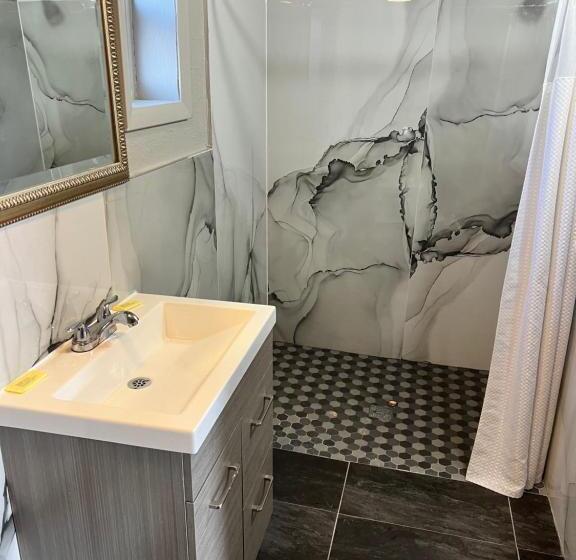 فندق على الطريق Miami Inn & Suites