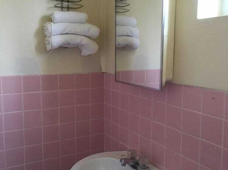 فندق على الطريق Relax Inn