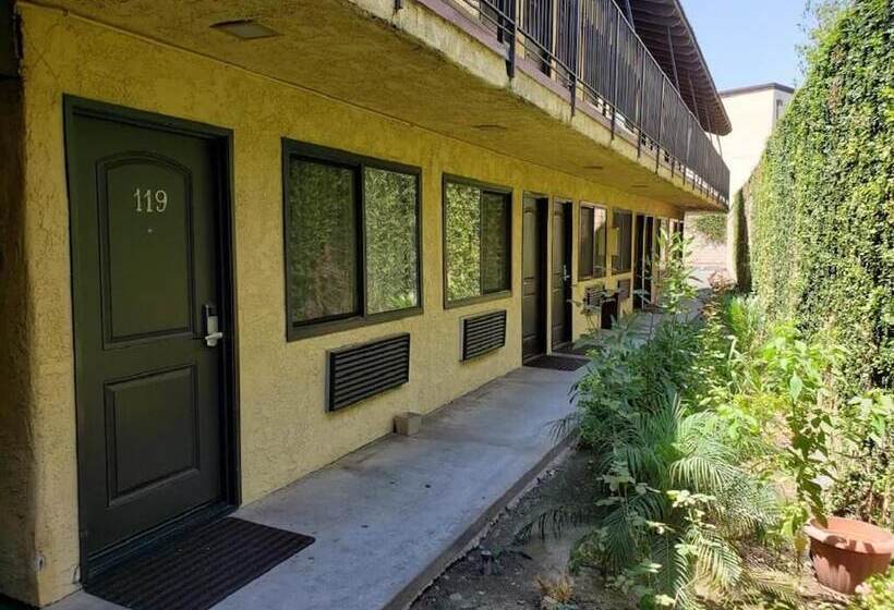 فندق على الطريق Sierra Inn