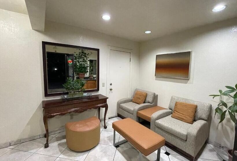 فندق على الطريق Sierra Inn