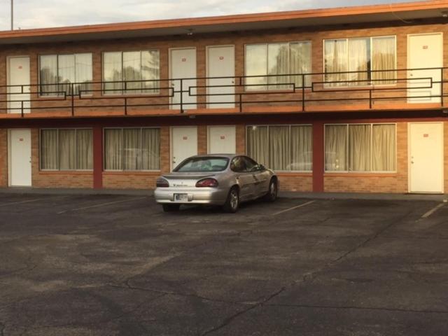 モーテル Statesman Inn