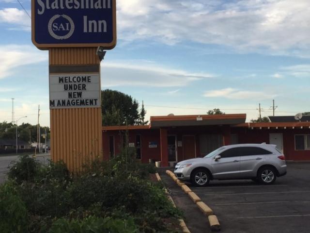 モーテル Statesman Inn