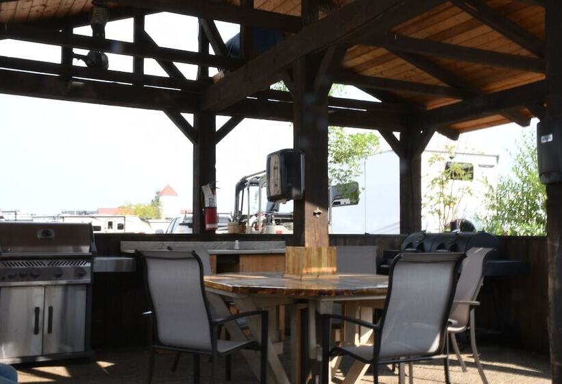 مُتل Super 8 By Wyndham Fort Mcmurray