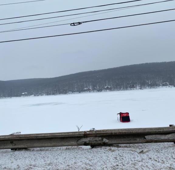 מוטל The Garrett Inn