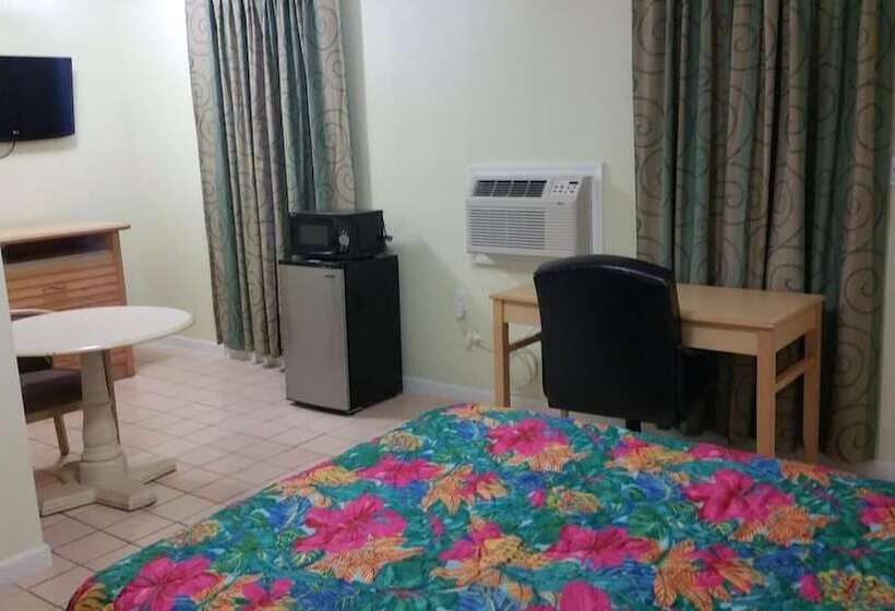 فندق على الطريق Travelers Inn Clearwater