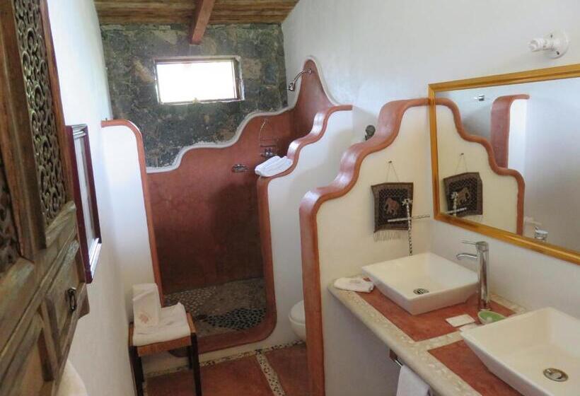 Paradise Hotel Boutique & Lounge