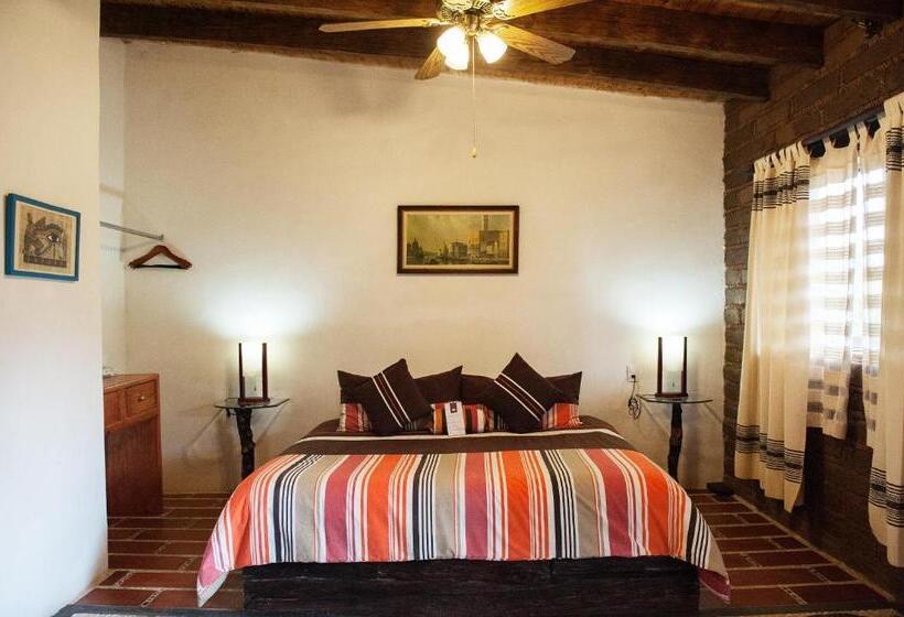 Paradise Hotel Boutique & Lounge