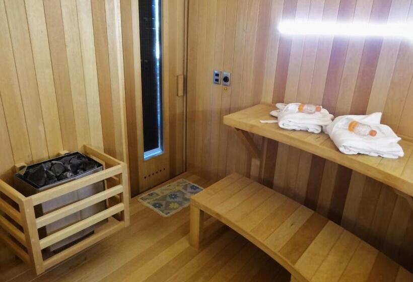 Paradise Hotel Boutique & Lounge