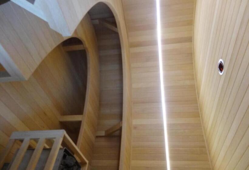 Paradise Hotel Boutique & Lounge