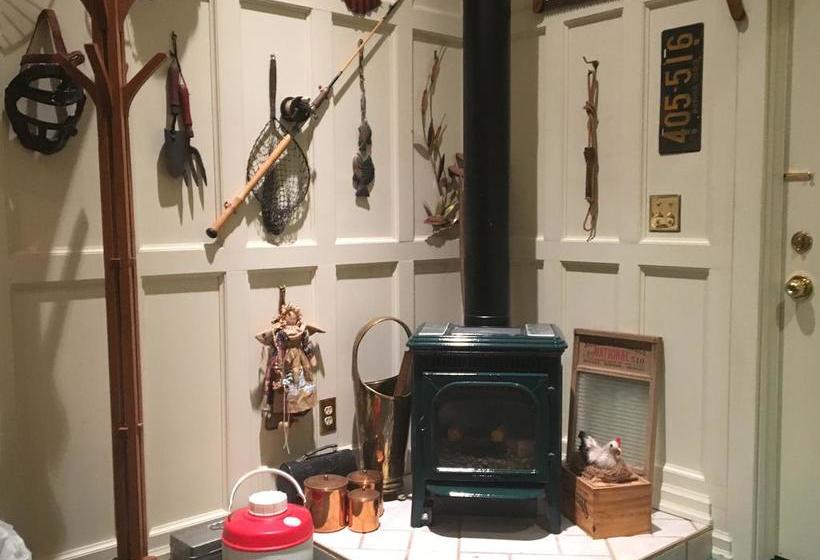 Red Barn Village B&b