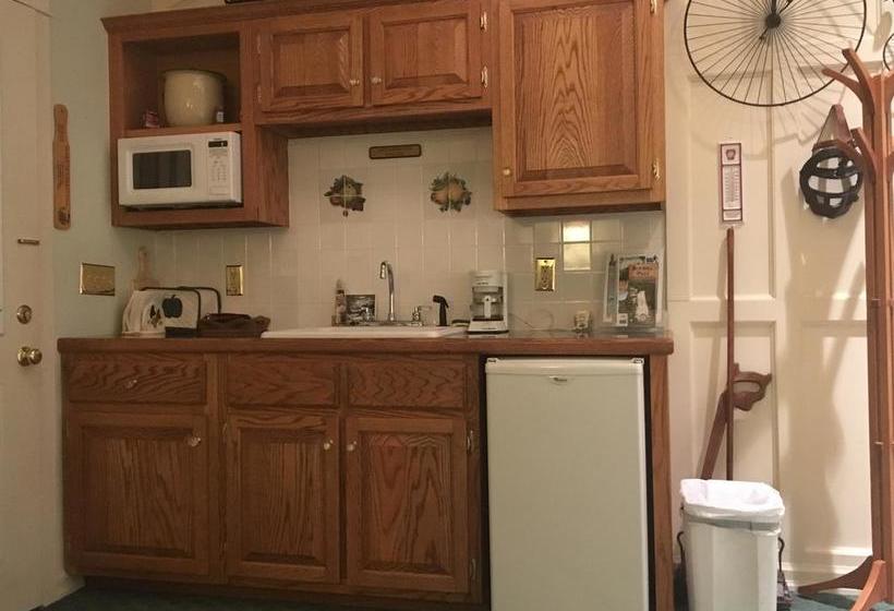 Red Barn Village B&b