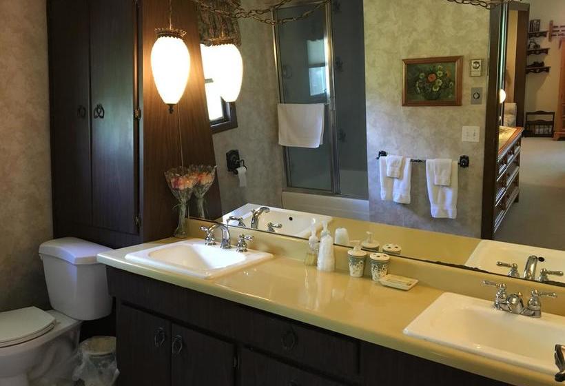 Red Barn Village B&b