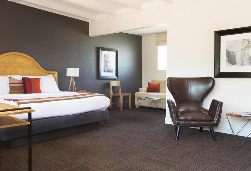 Santiago Resort   Palm Springs Premier Gay Men’s Resort