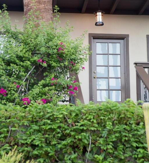 Santiago Resort   Palm Springs Premier Gay Men’s Resort