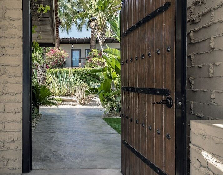 Santiago Resort   Palm Springs Premier Gay Men’s Resort