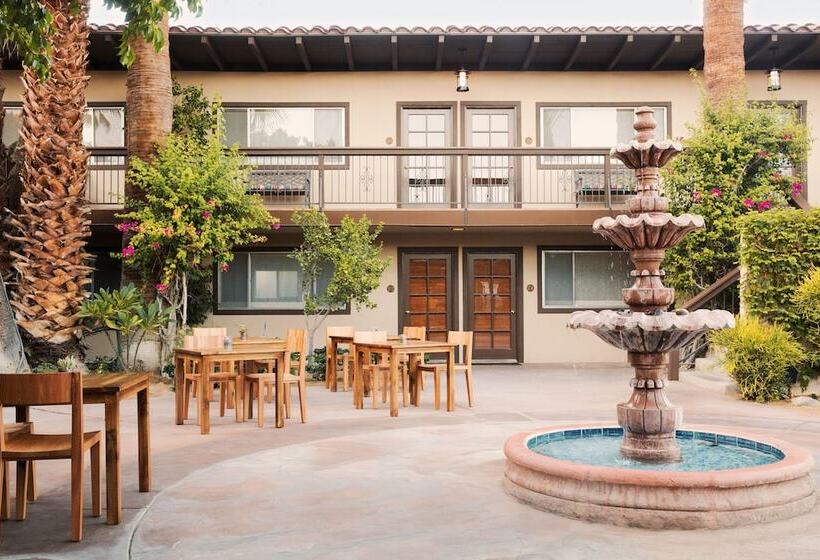 Santiago Resort   Palm Springs Premier Gay Men’s Resort