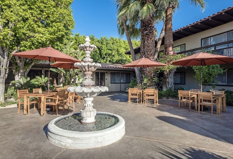 Santiago Resort   Palm Springs Premier Gay Men’s Resort