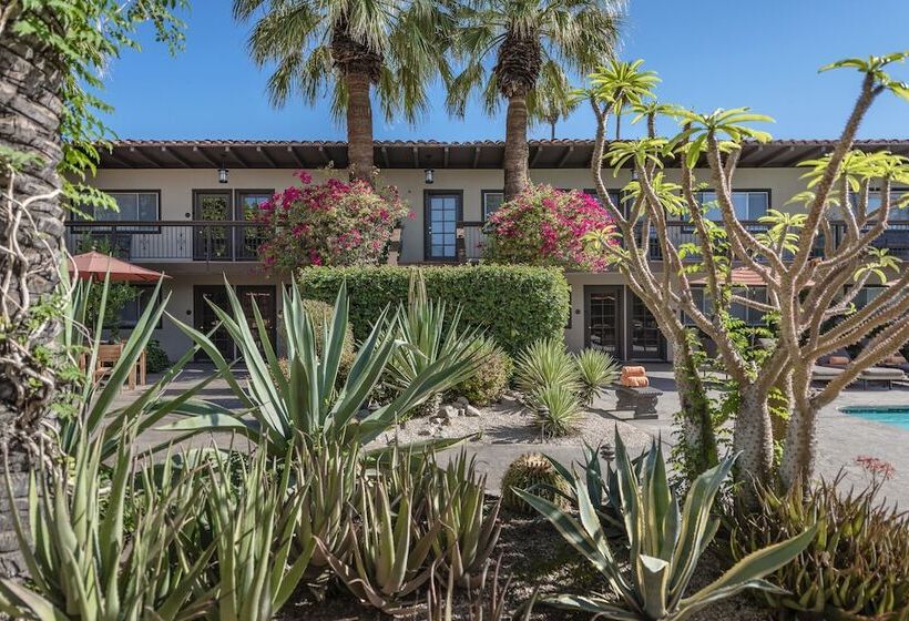 Santiago Resort   Palm Springs Premier Gay Men’s Resort