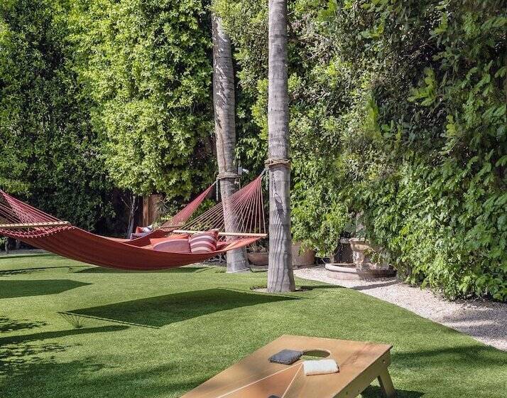 Santiago Resort   Palm Springs Premier Gay Men’s Resort