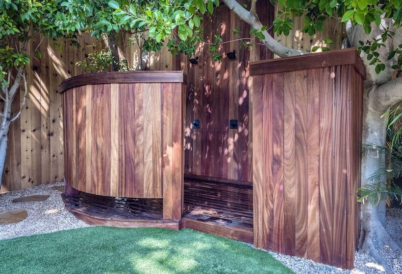 Santiago Resort   Palm Springs Premier Gay Men’s Resort