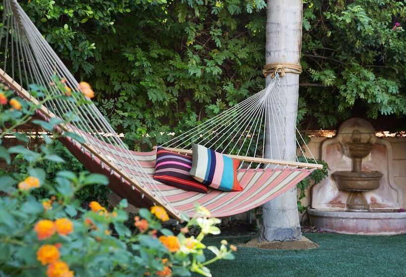 Santiago Resort   Palm Springs Premier Gay Men’s Resort