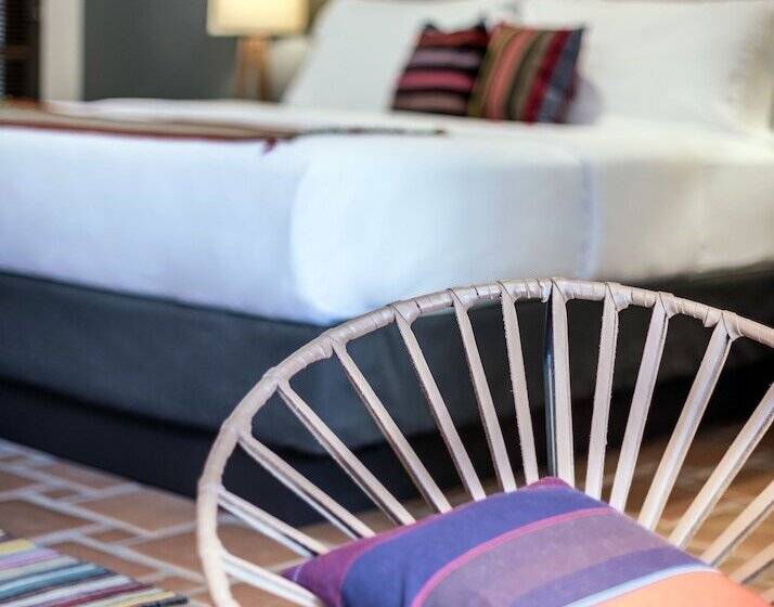 Santiago Resort   Palm Springs Premier Gay Men’s Resort