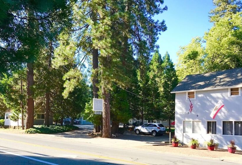 Мотель The Pines Inn And Cottages