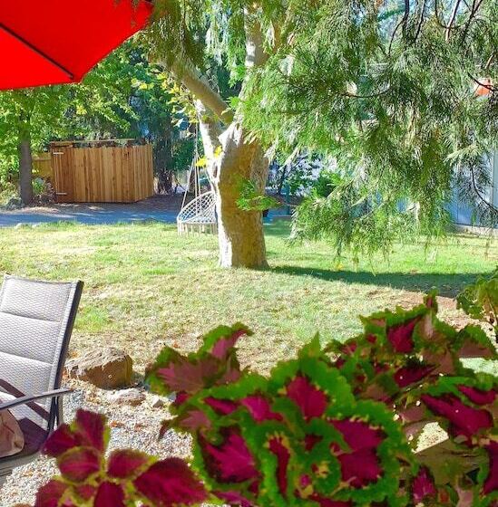 Мотель The Pines Inn And Cottages