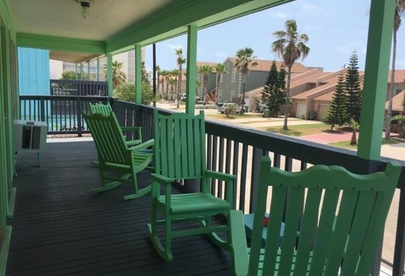 Upper Deck Hotel And Bar   Adults Only