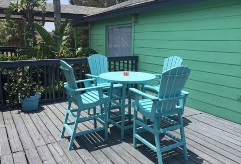 Upper Deck Hotel And Bar   Adults Only