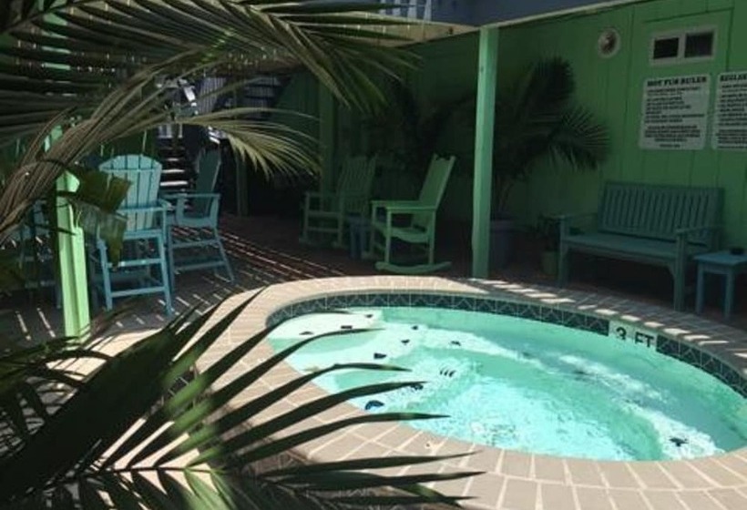 Upper Deck Hotel And Bar   Adults Only